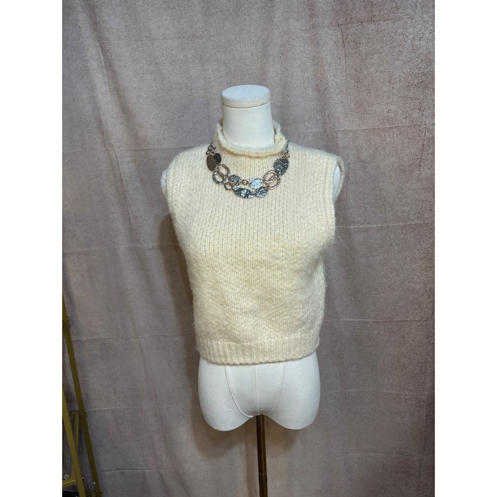Le Lis‎ Collection Cream Mock Neck Sleeveless Sweater Vest MWT5735 Small
